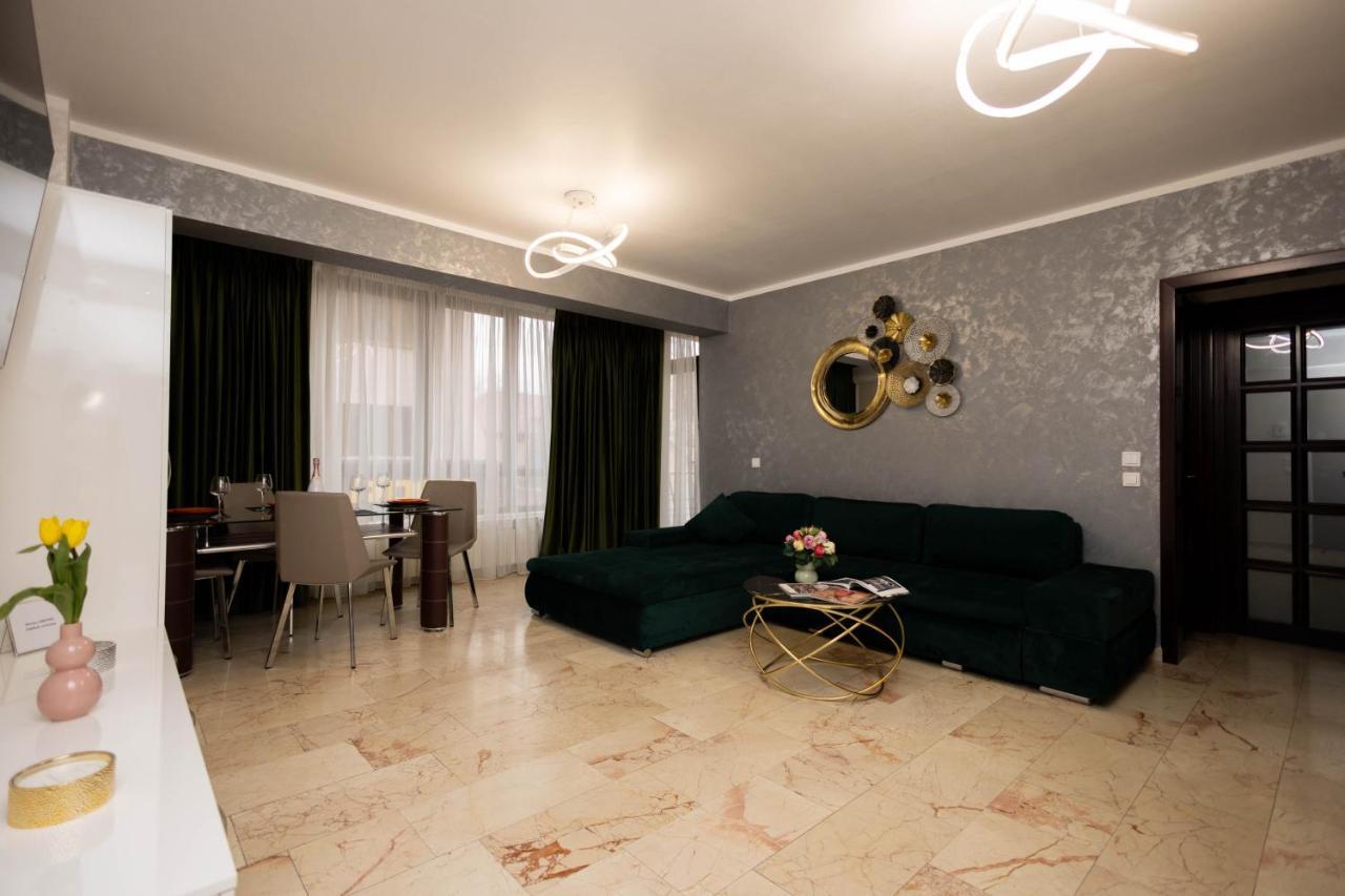 Central Apartament 3 Yaş Dış mekan fotoğraf